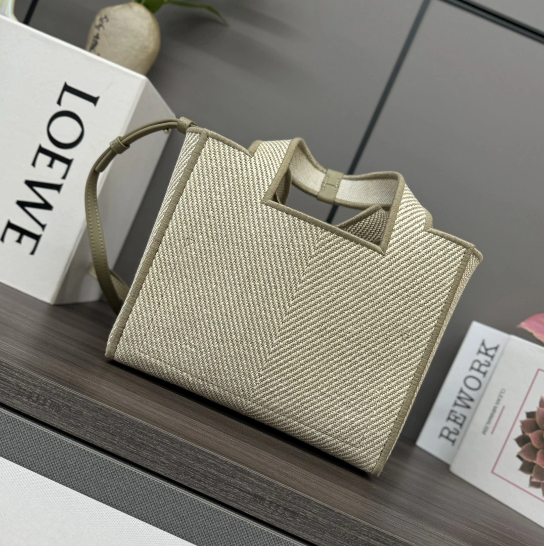 AllSeason Loewe Shopping Bags 67237