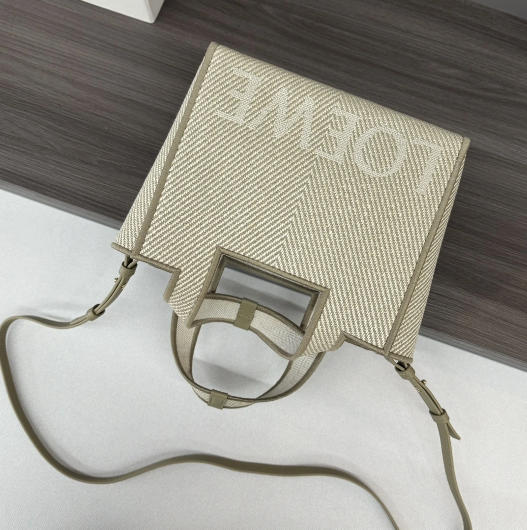 AllSeason Loewe Shopping Bags 67237
