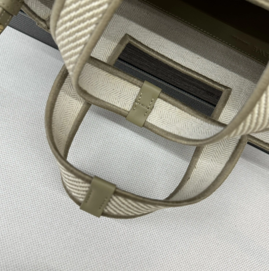 AllSeason Loewe Shopping Bags 67237