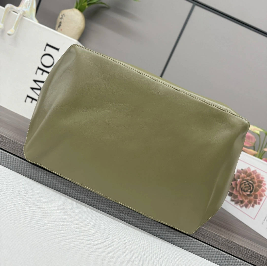 Timeless Loewe Shopping Bags 67130
