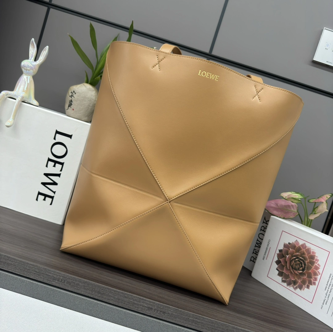 AllSeason Loewe Shopping Bags 67136