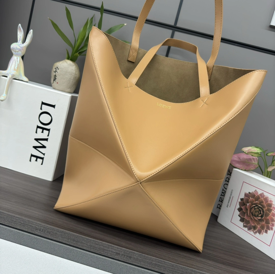 AllSeason Loewe Shopping Bags 67136