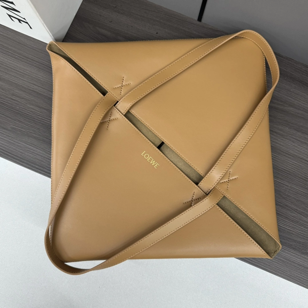 AllSeason Loewe Shopping Bags 67136
