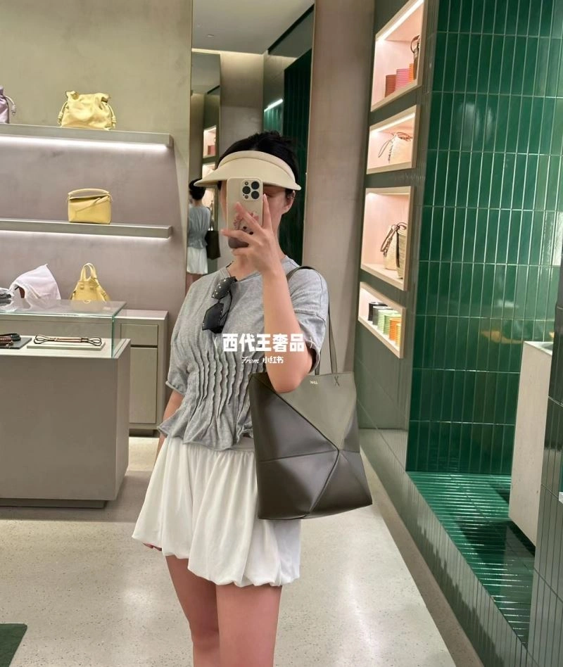 Sophisticated Loewe Shopping Bags 61414