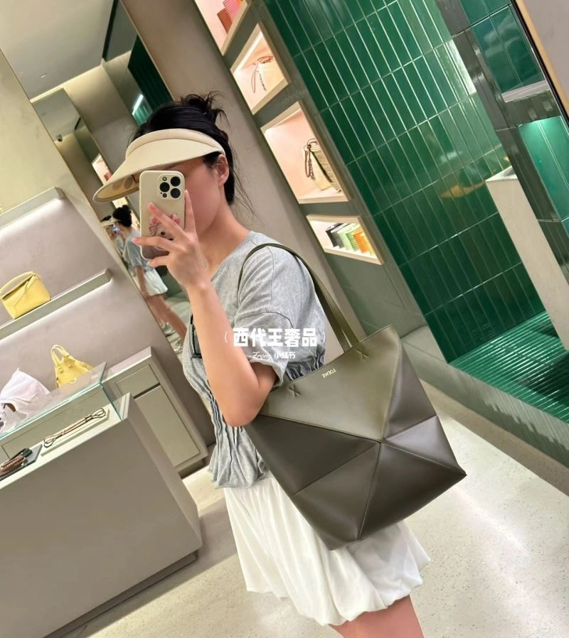 Sophisticated Loewe Shopping Bags 61414