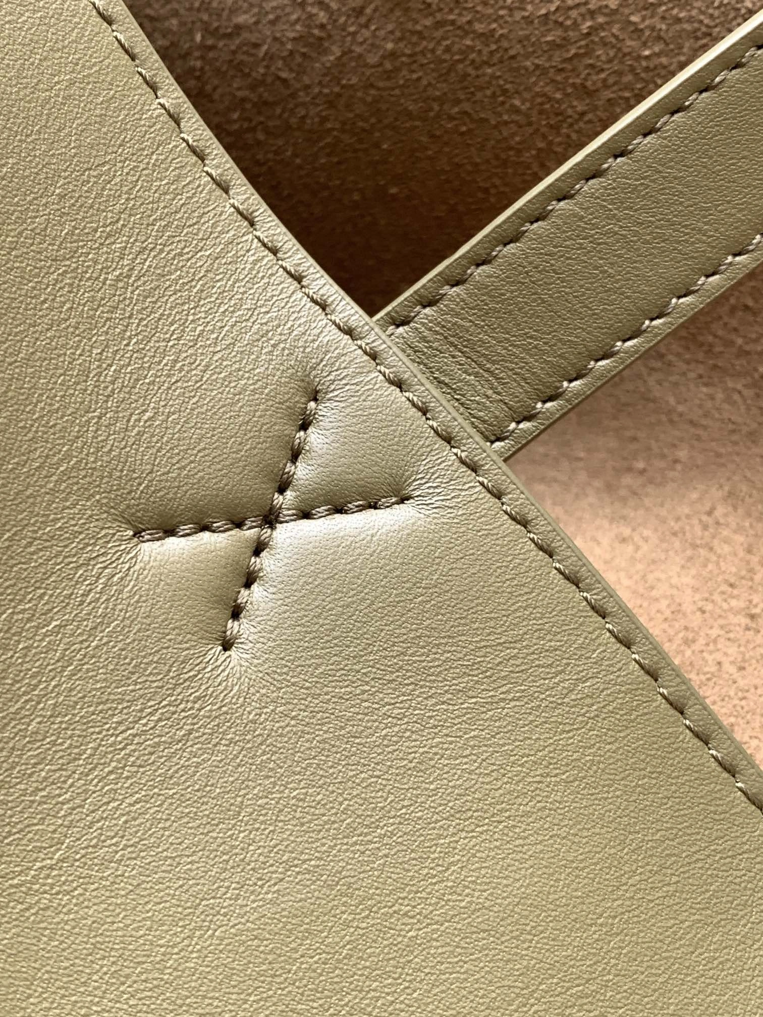 WeatherProof Loewe Shopping Bags 71945