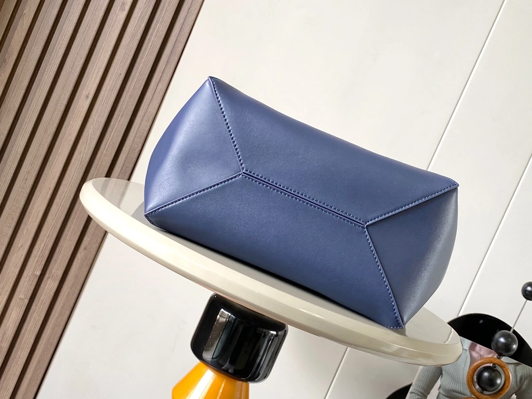 EyeCatching Loewe Shopping Bags 71881