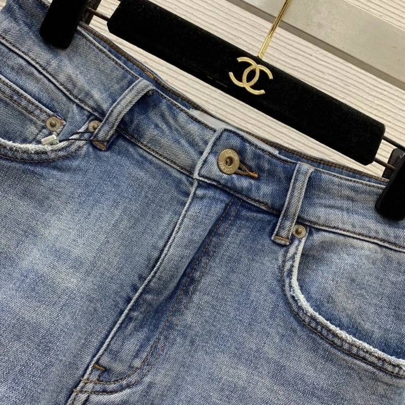 Elegant Loewe Short Pants 149678