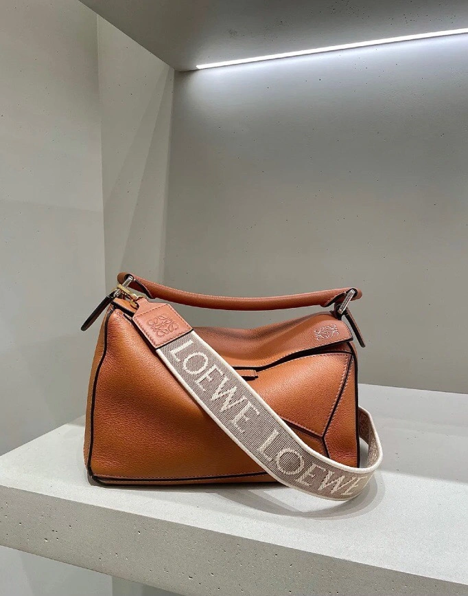 Loewe Shoulder Straps Unisex 67138