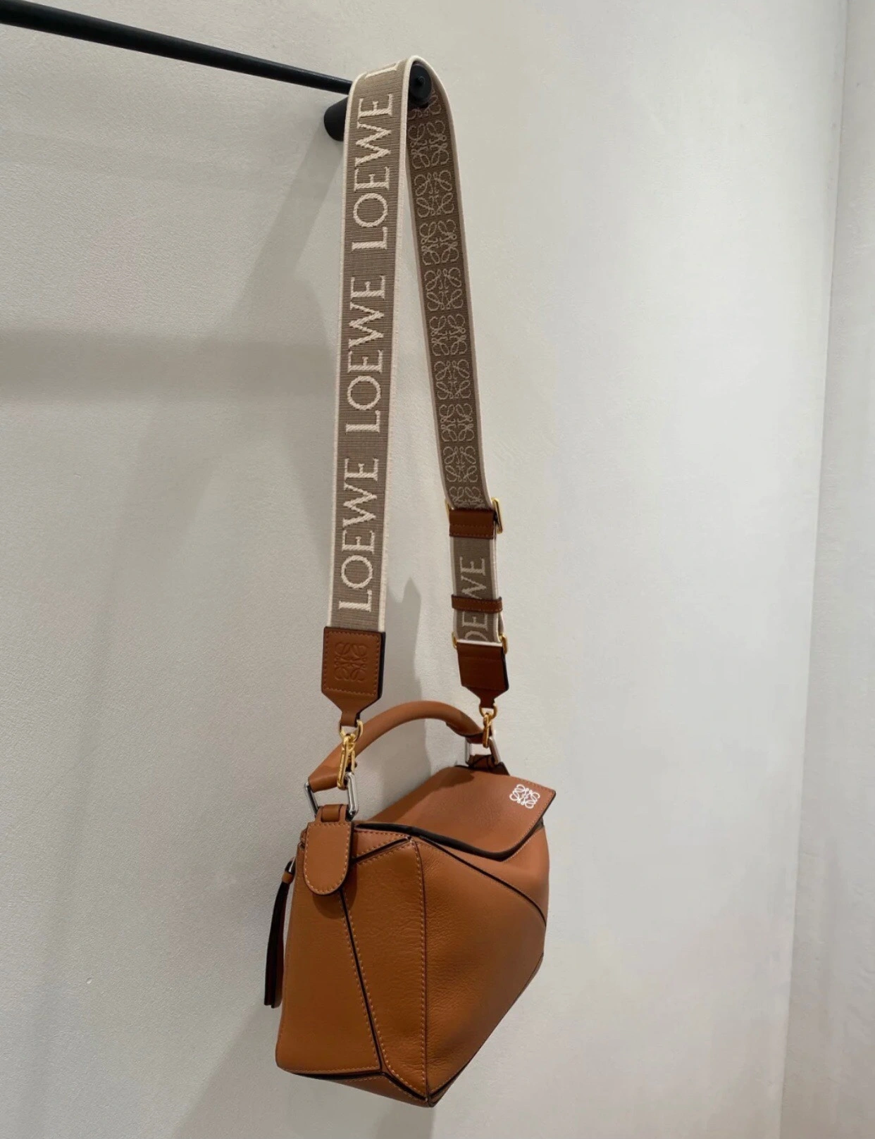 Loewe Shoulder Straps Unisex 67138