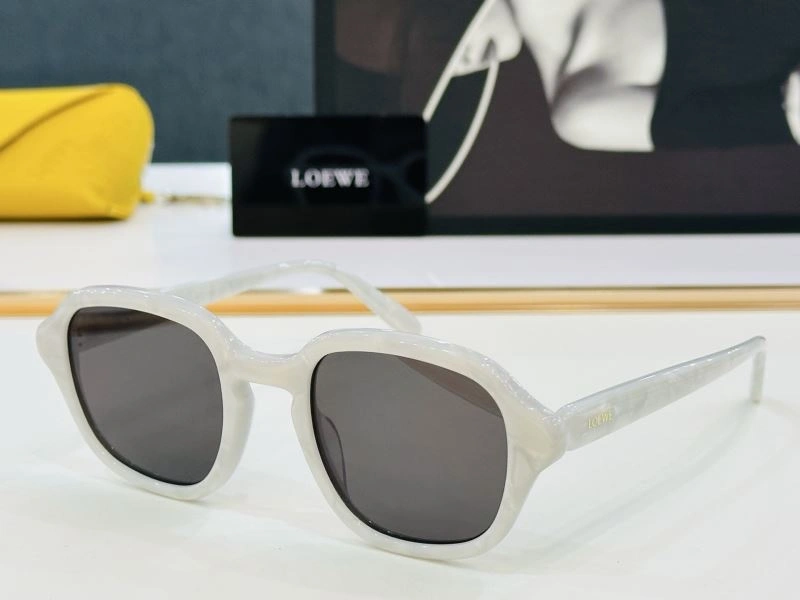 Loewe Sunglasses Sophisticated 280319