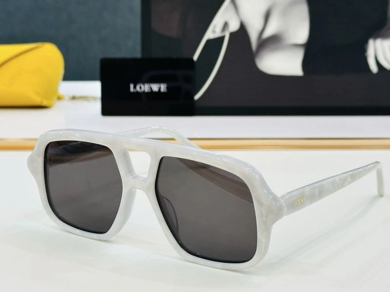 Cozy Loewe Sunglasses 280321