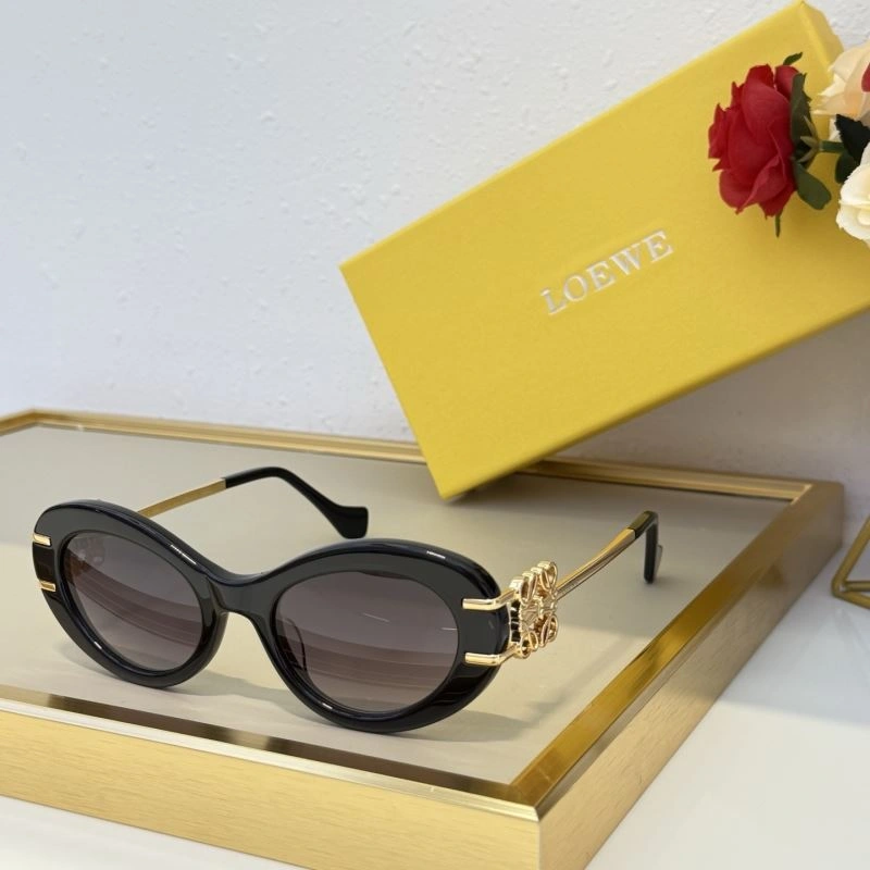 Versatile Loewe Sunglasses 280391