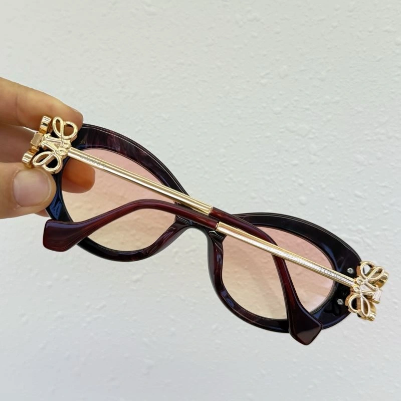 Versatile Loewe Sunglasses 280391