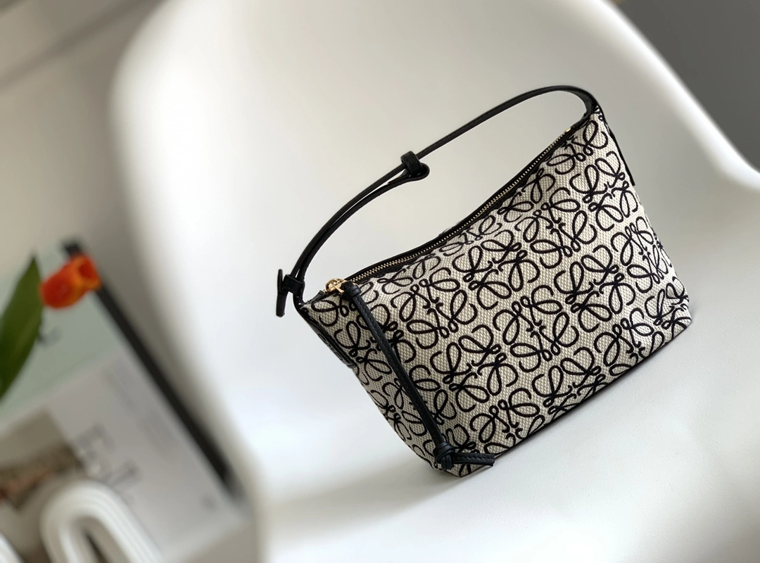 Loewe Top Handle Bags Supportive 67122