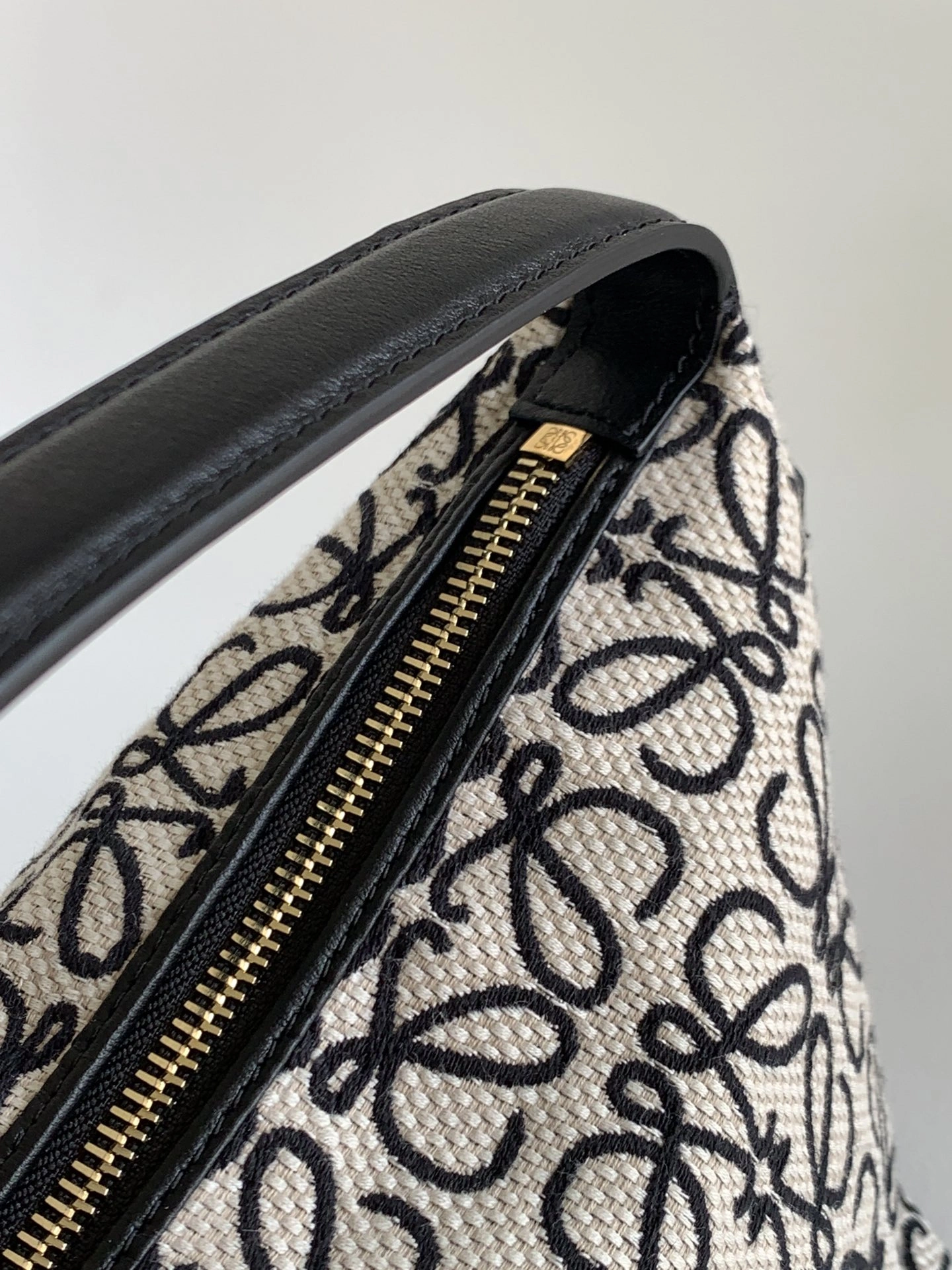 Loewe Top Handle Bags Supportive 67122