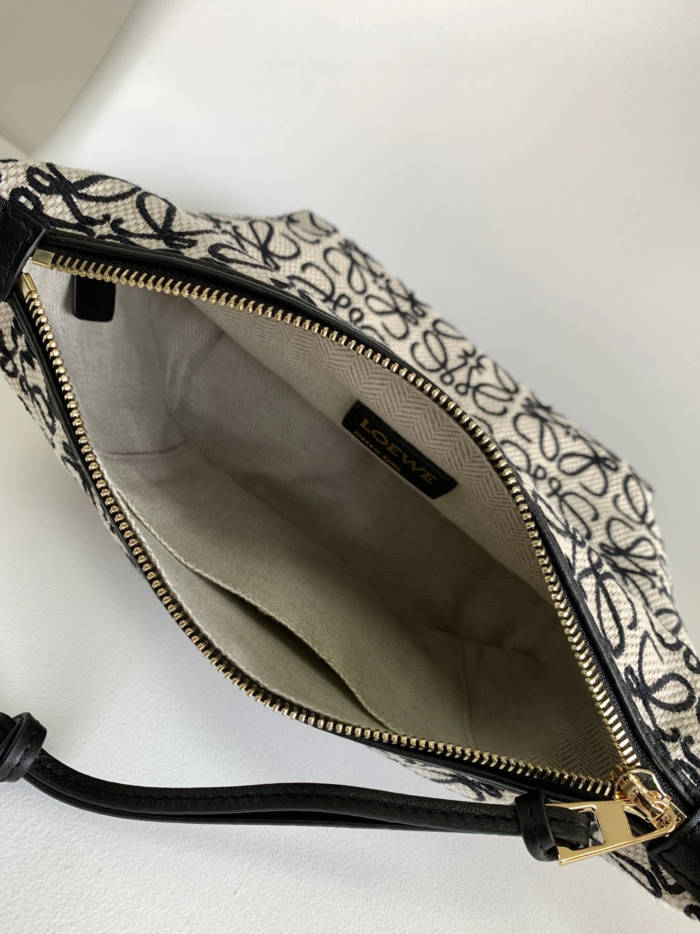 Loewe Top Handle Bags Supportive 67122
