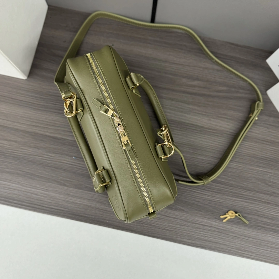 Breathable Loewe Top Handle Bags 67169