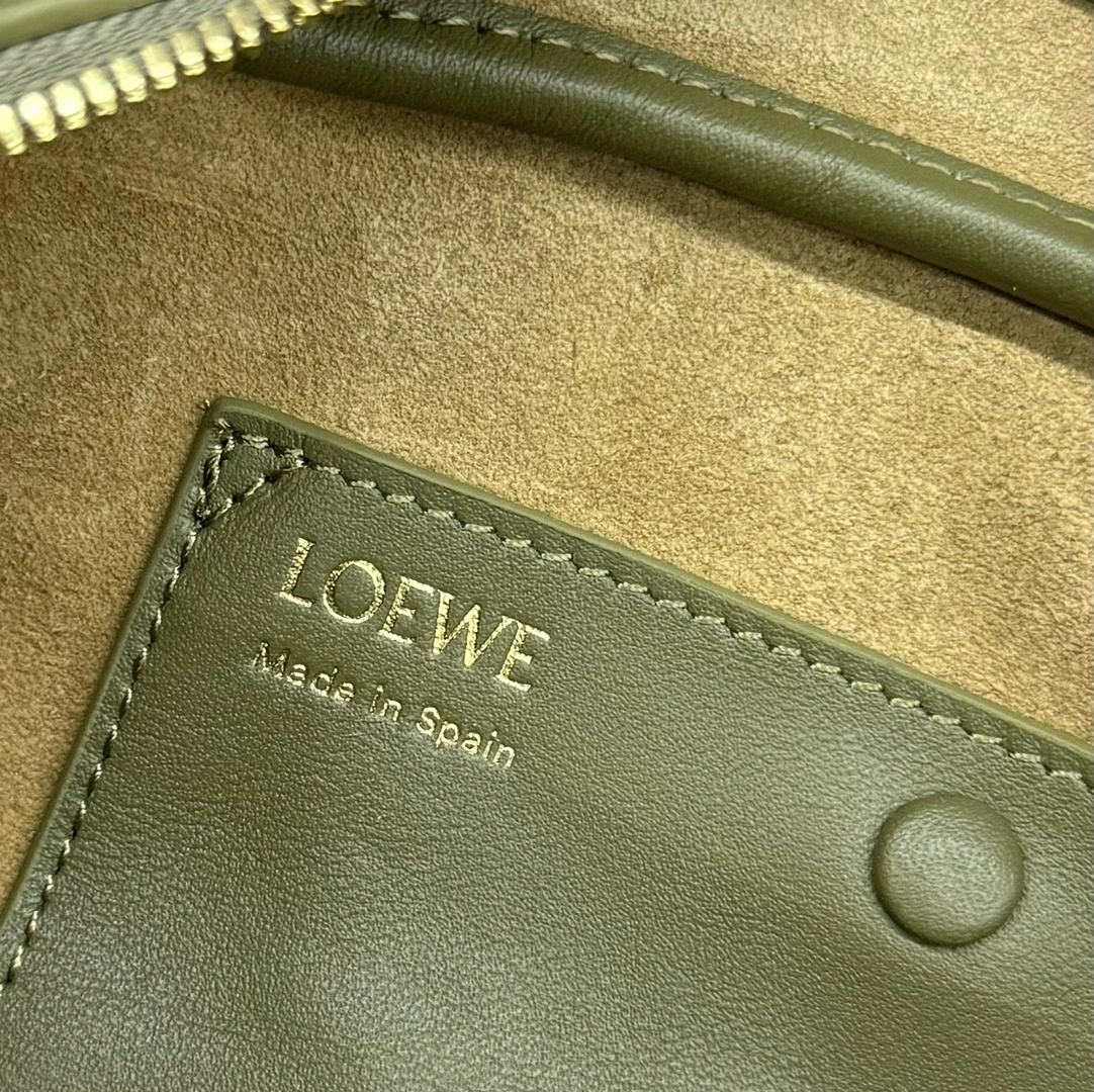 Breathable Loewe Top Handle Bags 67169