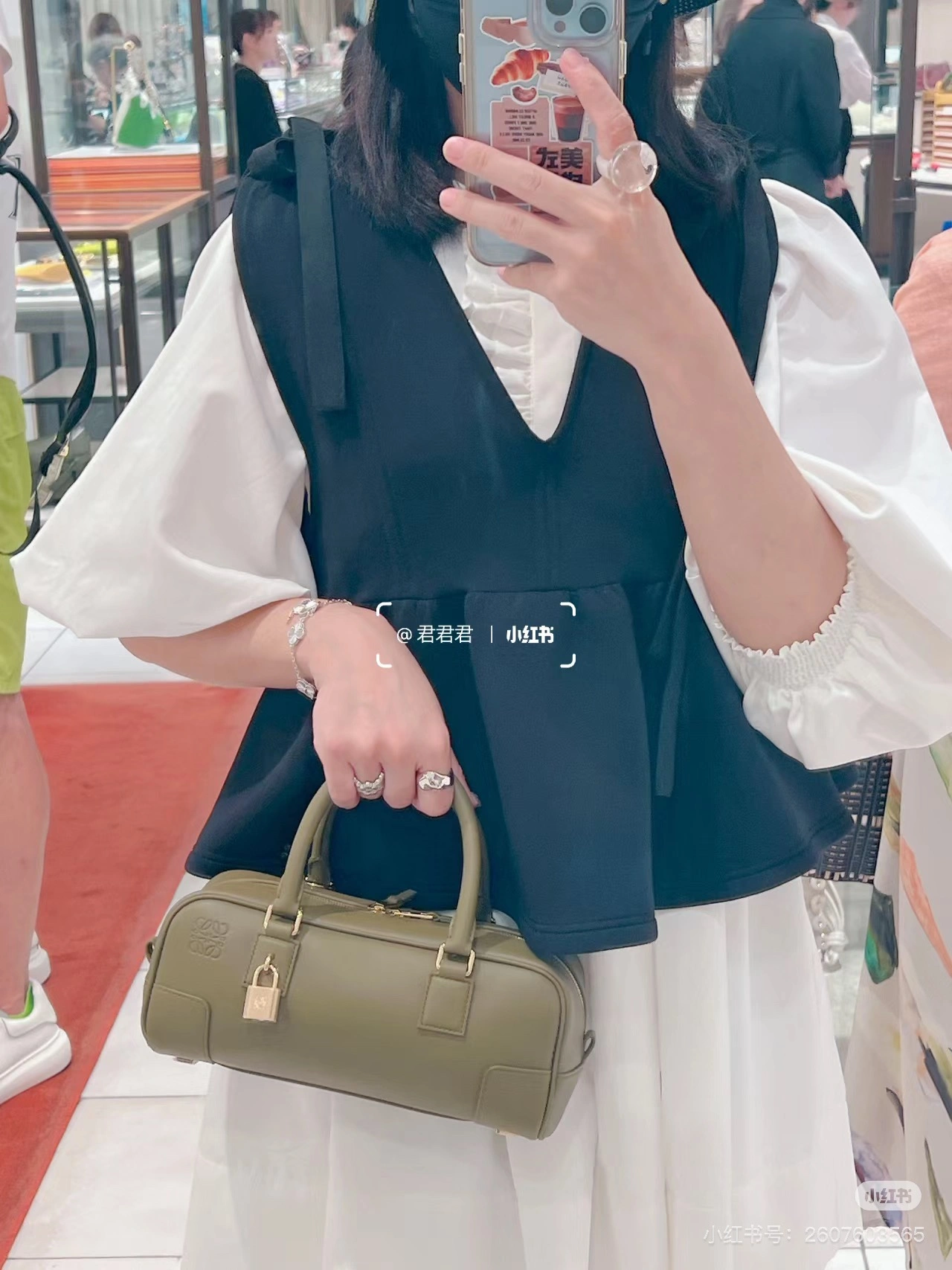 Breathable Loewe Top Handle Bags 67169