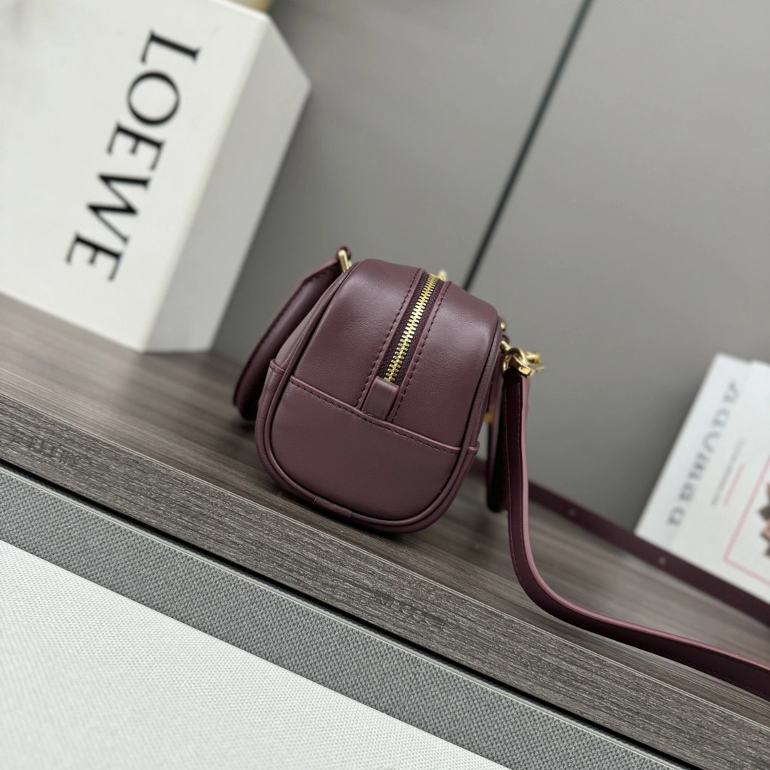 Sustainable Loewe Top Handle Bags 67124