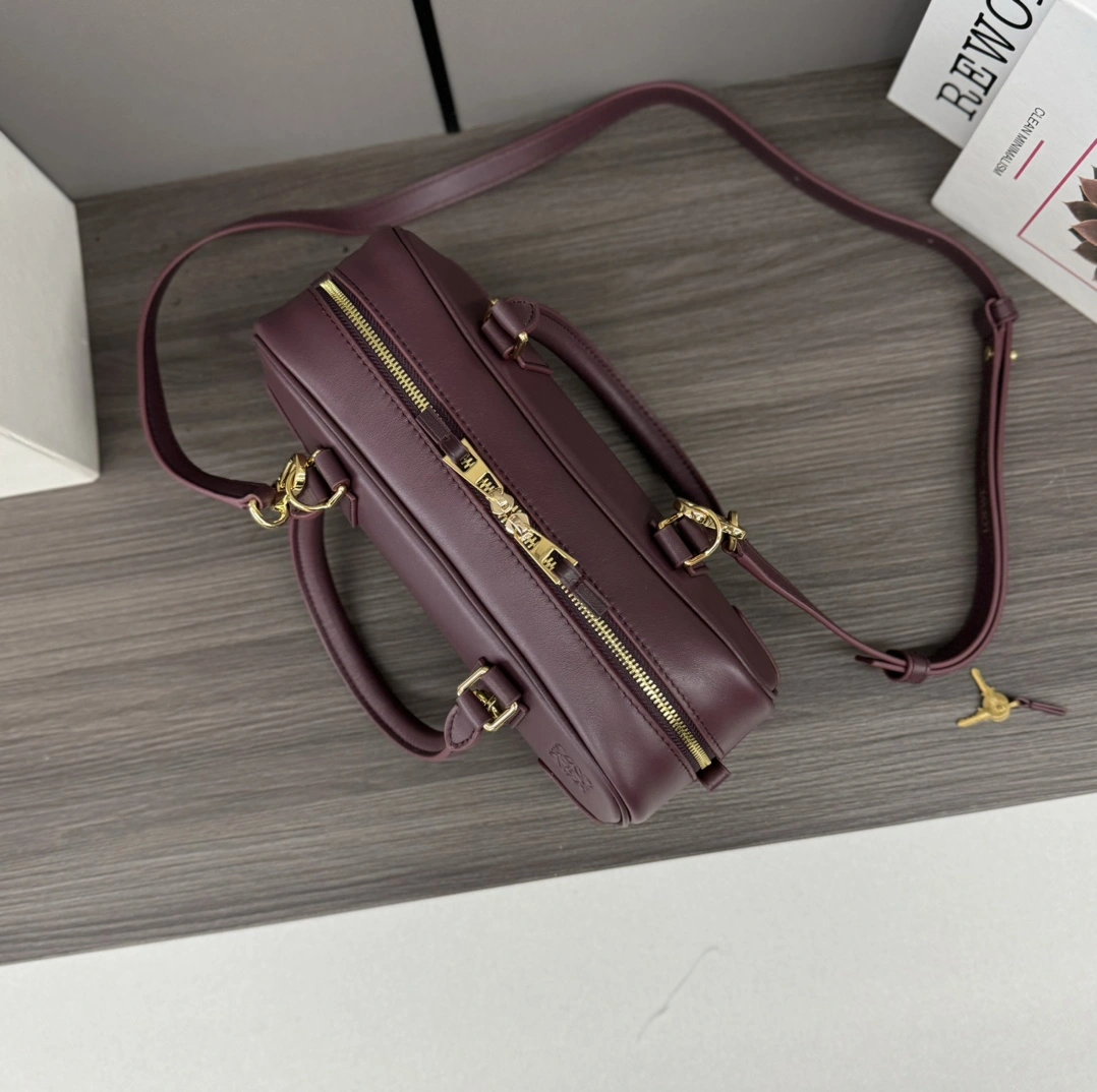 Sustainable Loewe Top Handle Bags 67124
