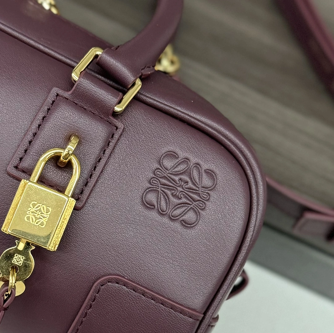 Sustainable Loewe Top Handle Bags 67124