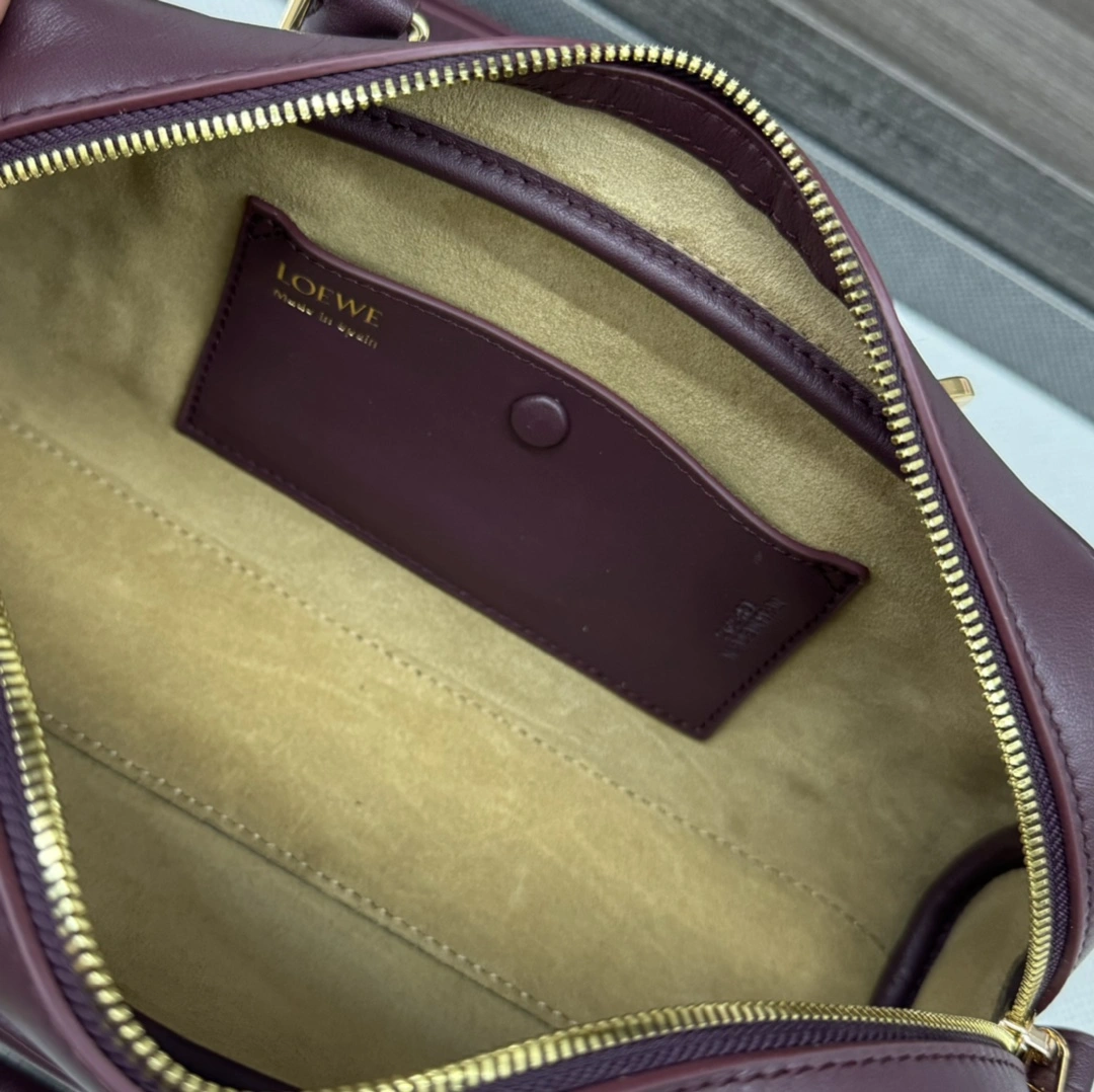 Sustainable Loewe Top Handle Bags 67124