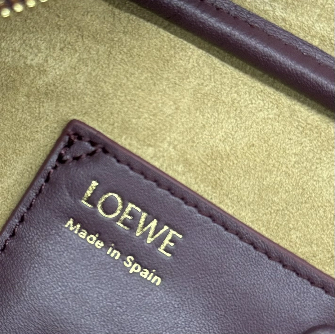 Sustainable Loewe Top Handle Bags 67124