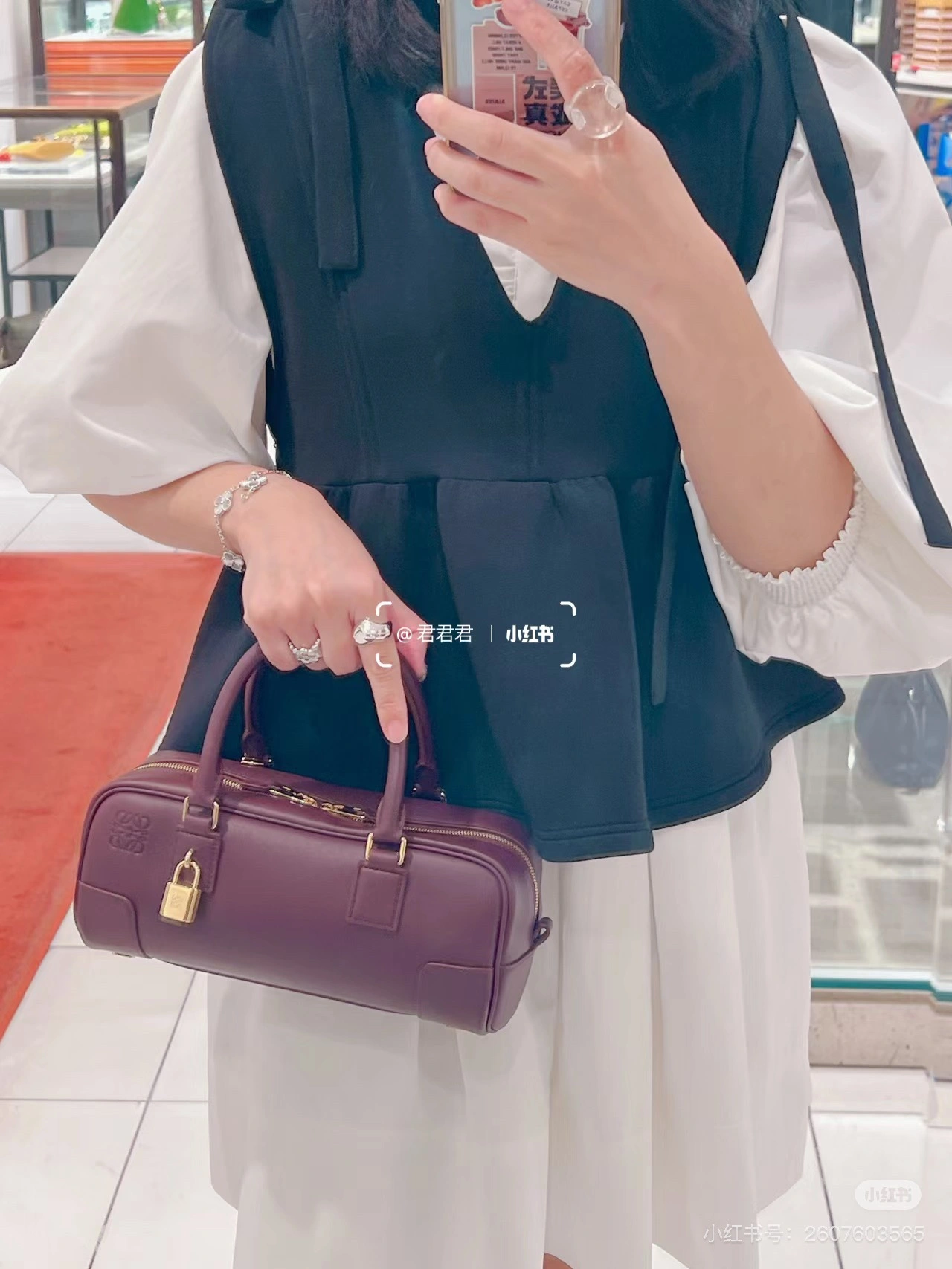 Sustainable Loewe Top Handle Bags 67124