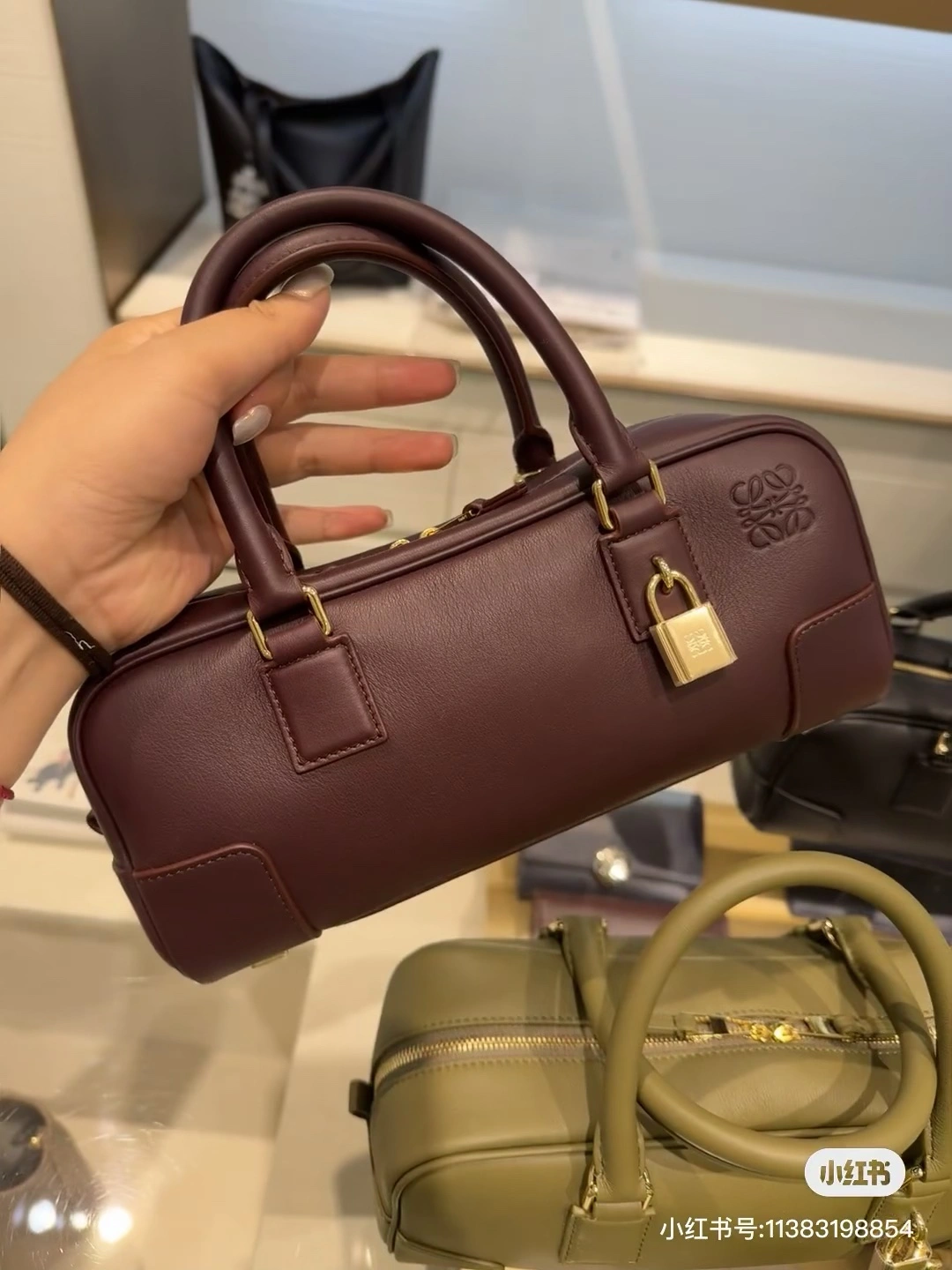 Sustainable Loewe Top Handle Bags 67124