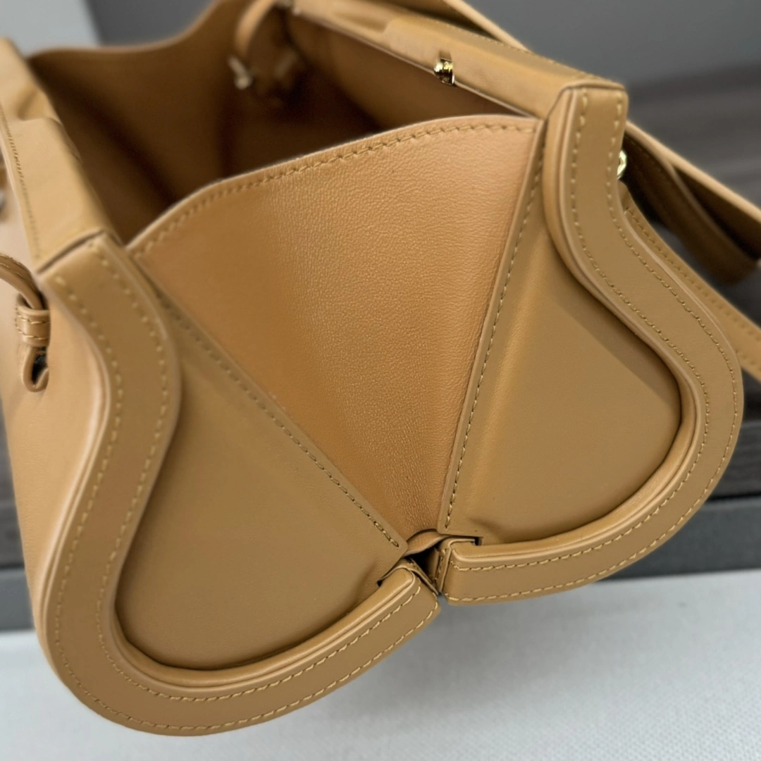 AllSeason Loewe Top Handle Bags 67192