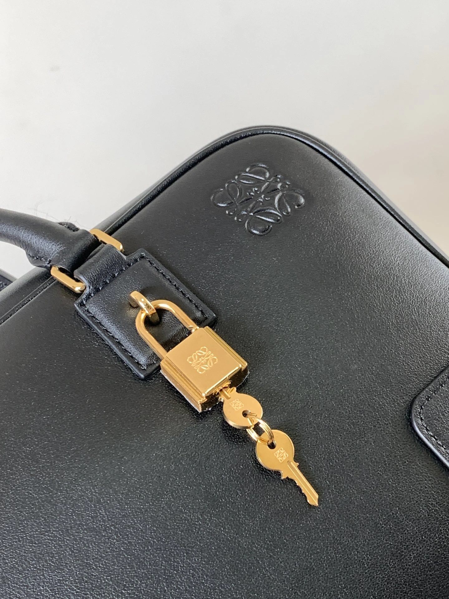 Loewe Top Handle Bags Sporty 71855
