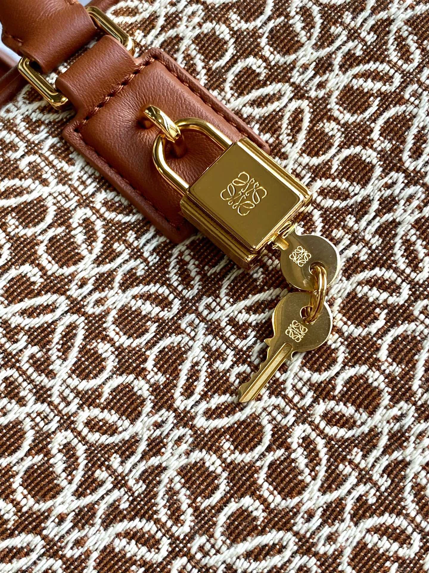 Loewe Top Handle Bags TechFriendly 71848