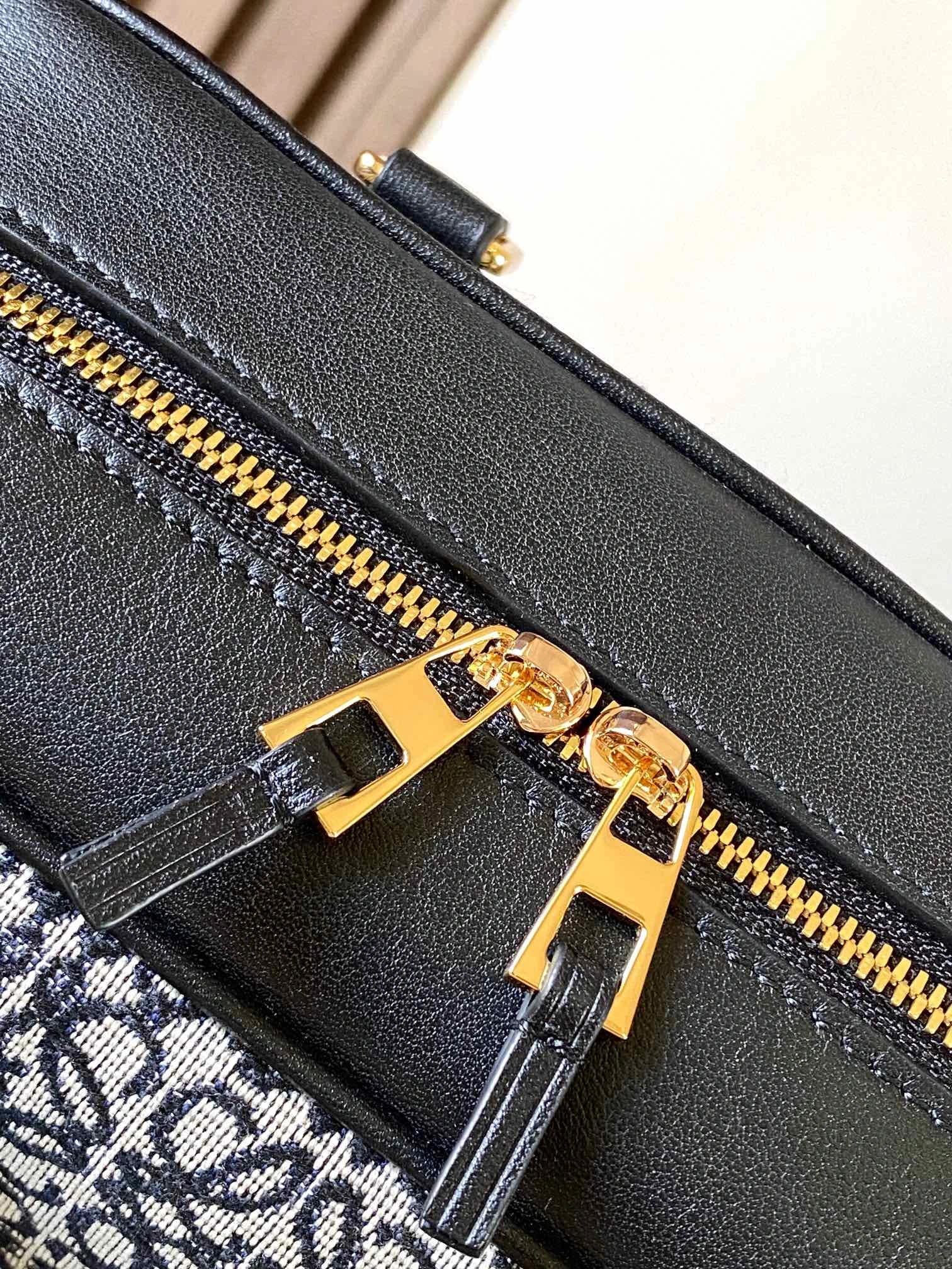 Breathable Loewe Top Handle Bags 71849