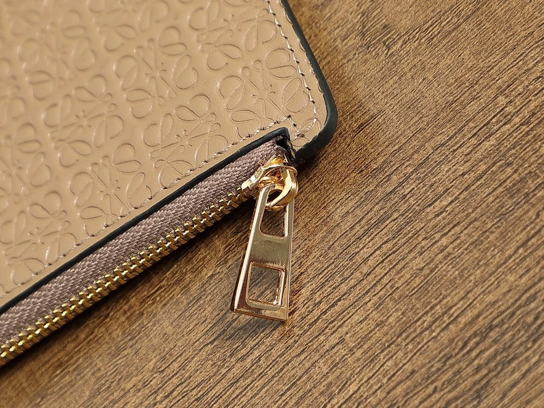 Compact Loewe Wallets Purse 92856