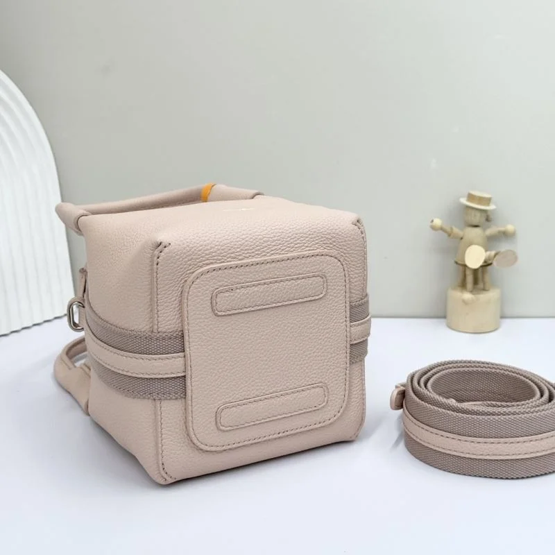 Effortless Loro Piana Bucket Bags 44334