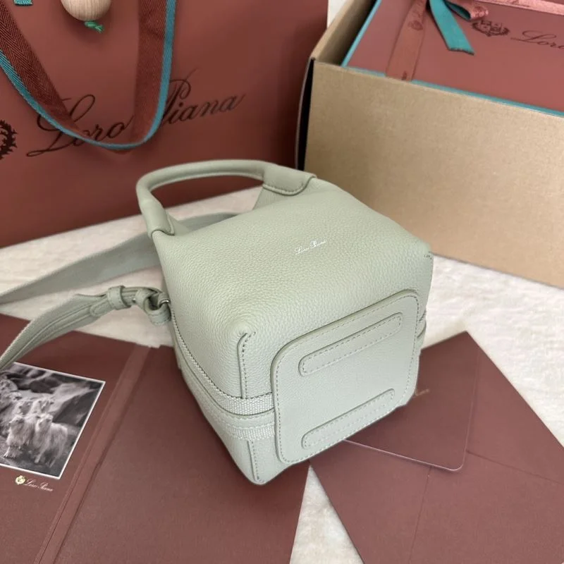 Trendsetting Loro Piana Bucket Bags 44042