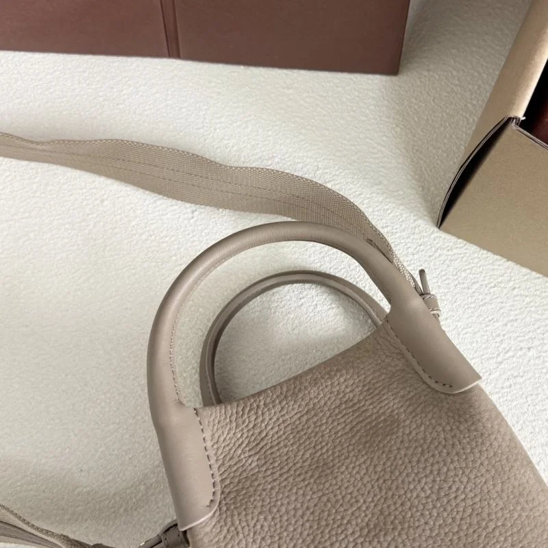 Trendsetting Loro Piana Bucket Bags 43655