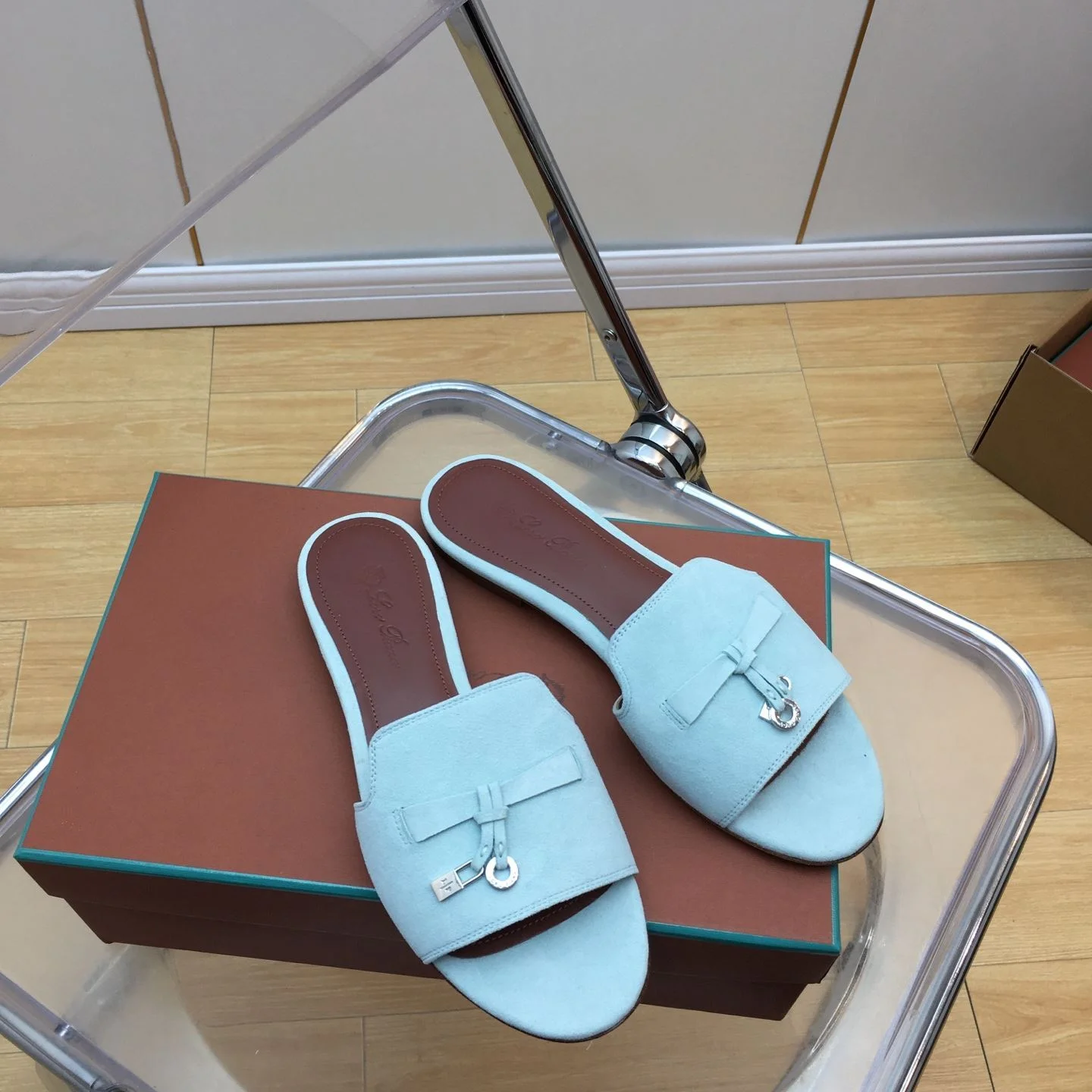 Trendy Loro Piana Sandals 6195