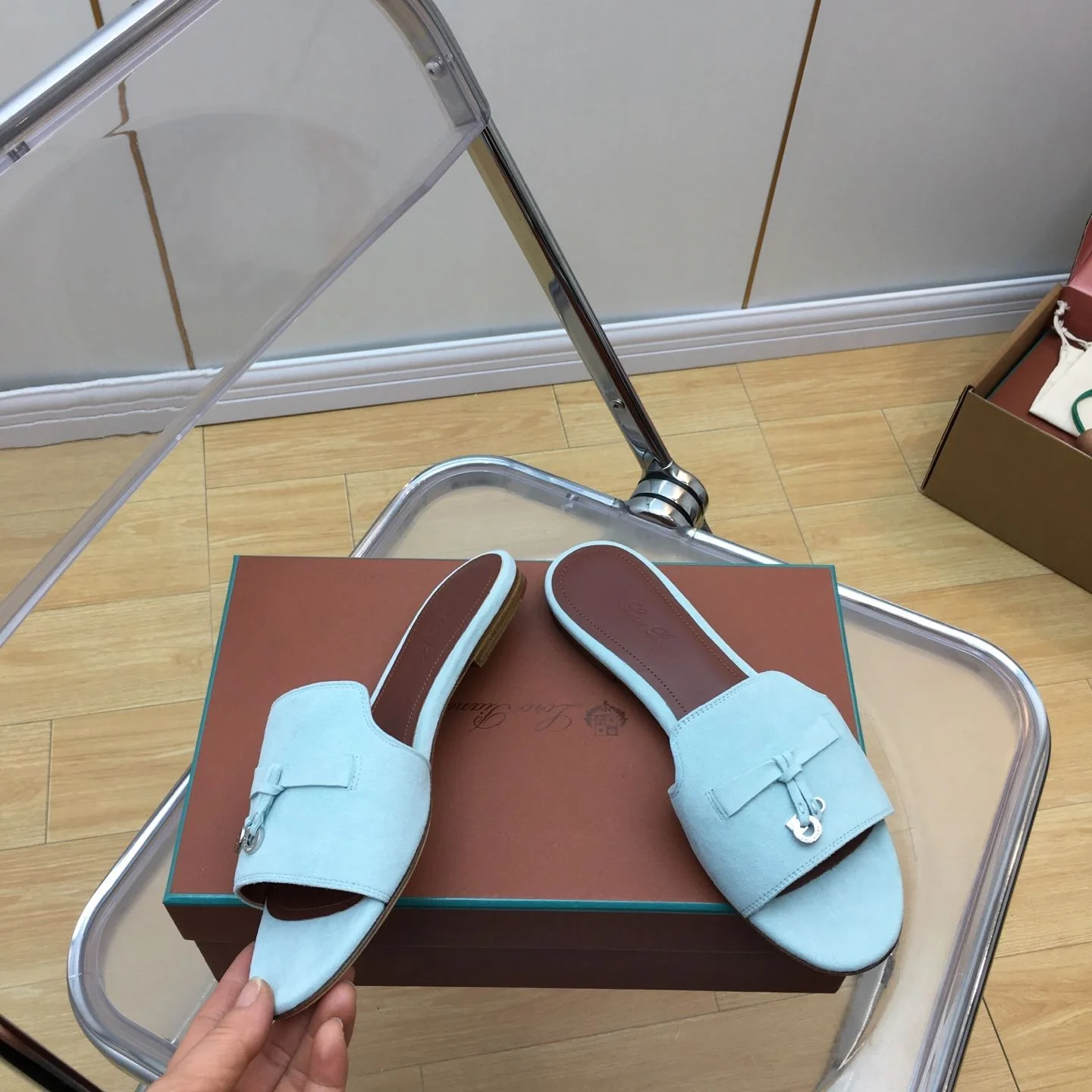Trendy Loro Piana Sandals 6195