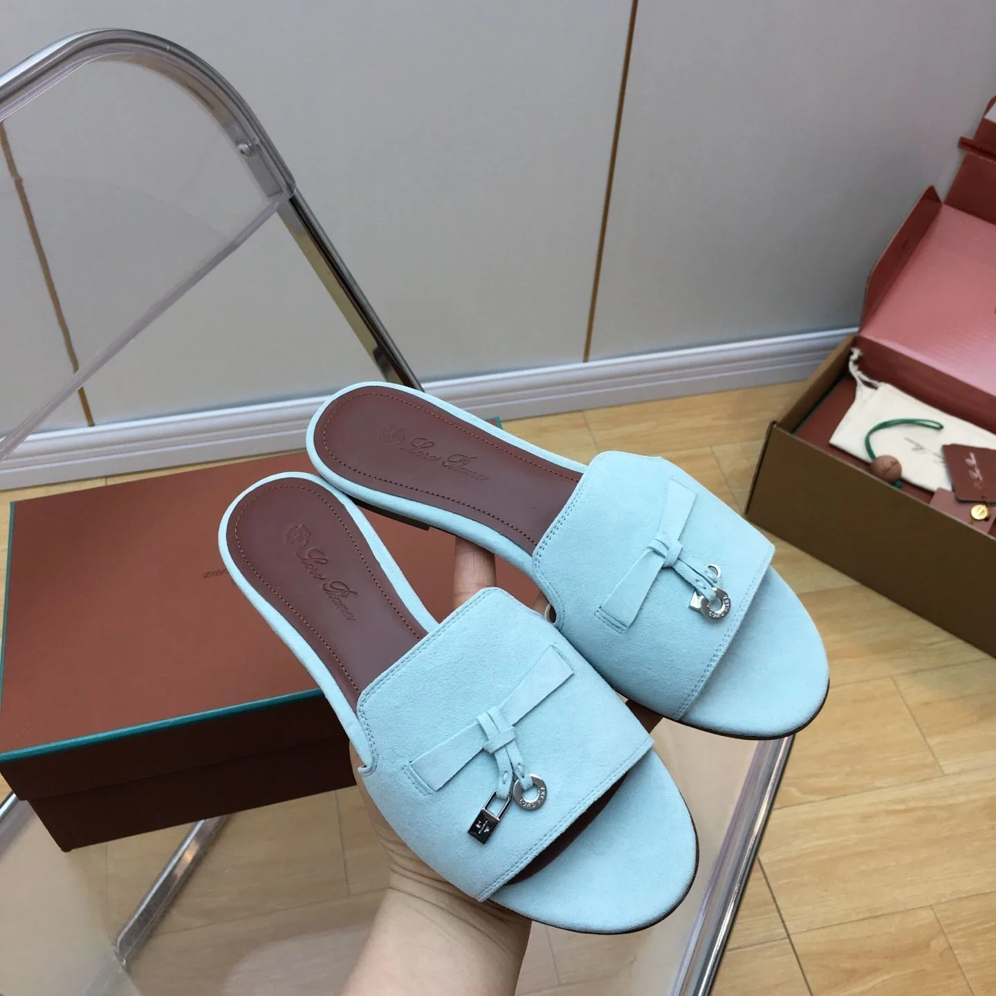 Trendy Loro Piana Sandals 6195