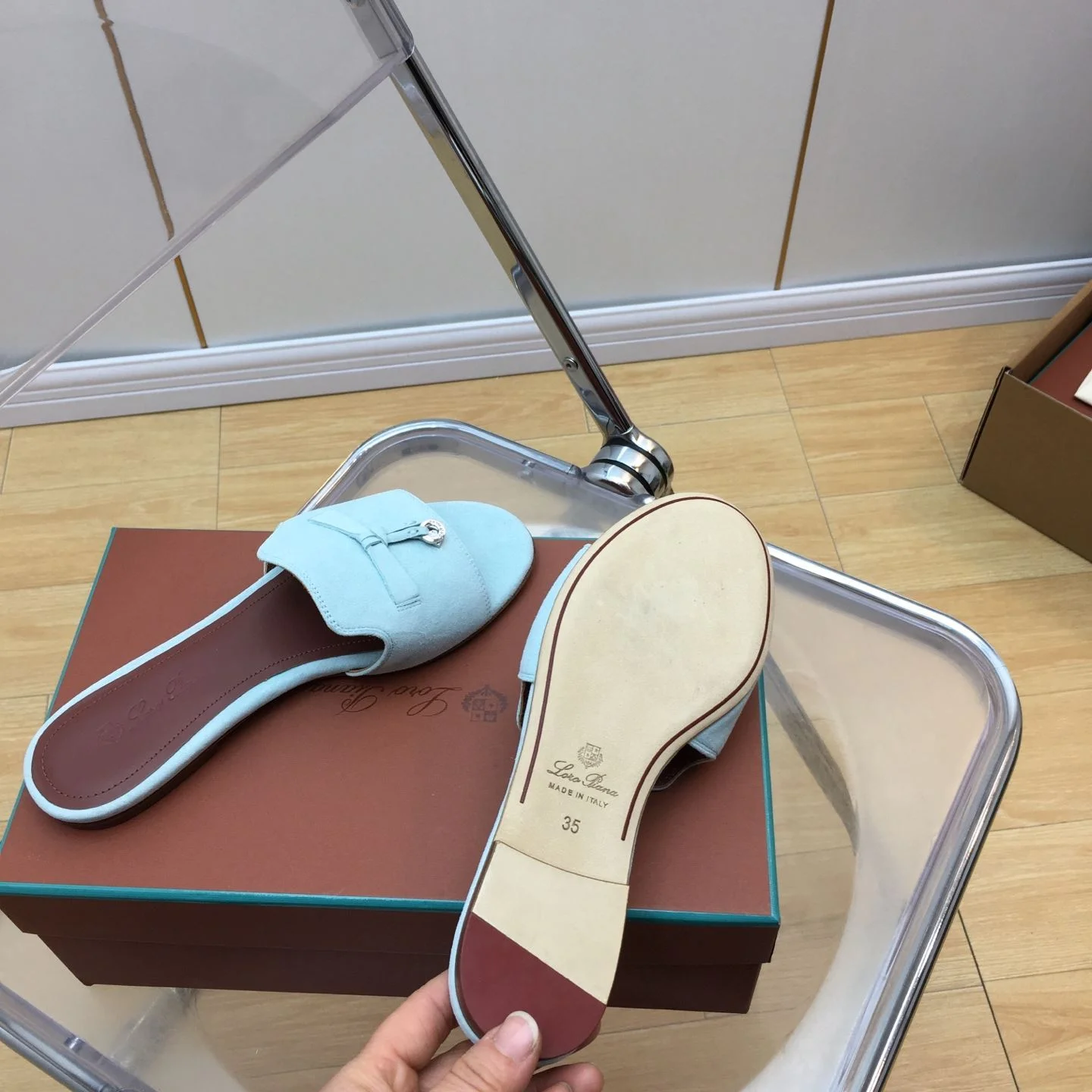 Trendy Loro Piana Sandals 6195