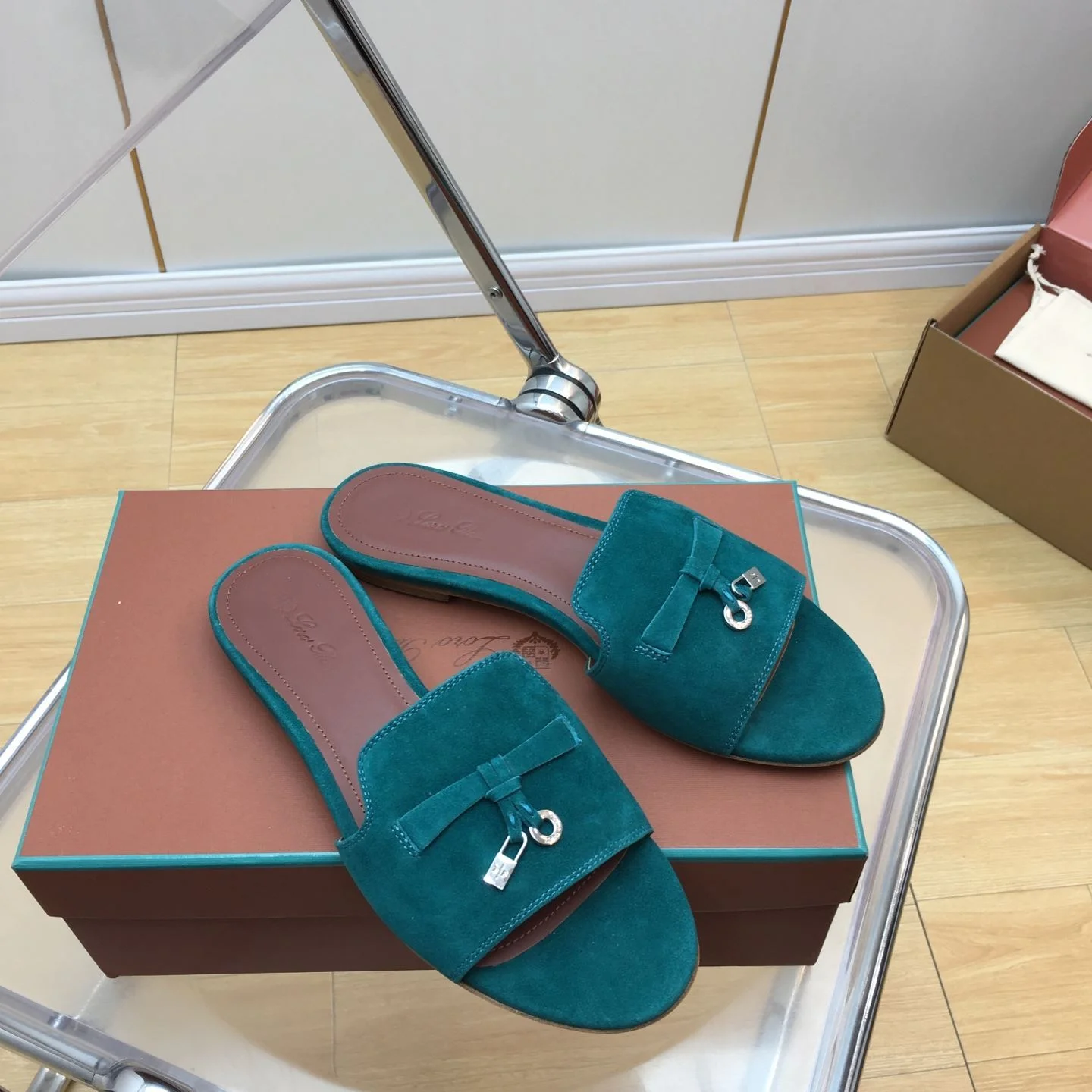 Classic Loro Piana Sandals 6173
