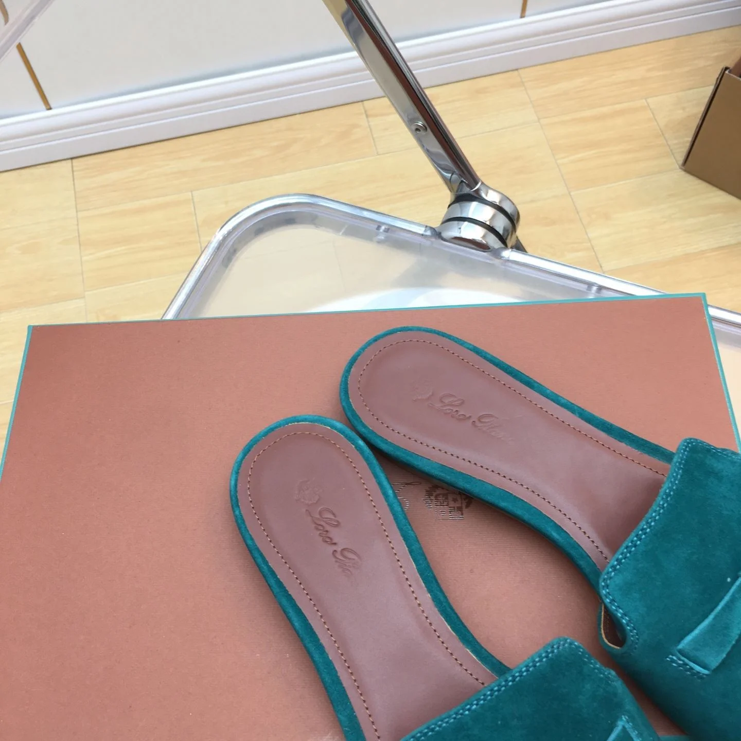 Classic Loro Piana Sandals 6173