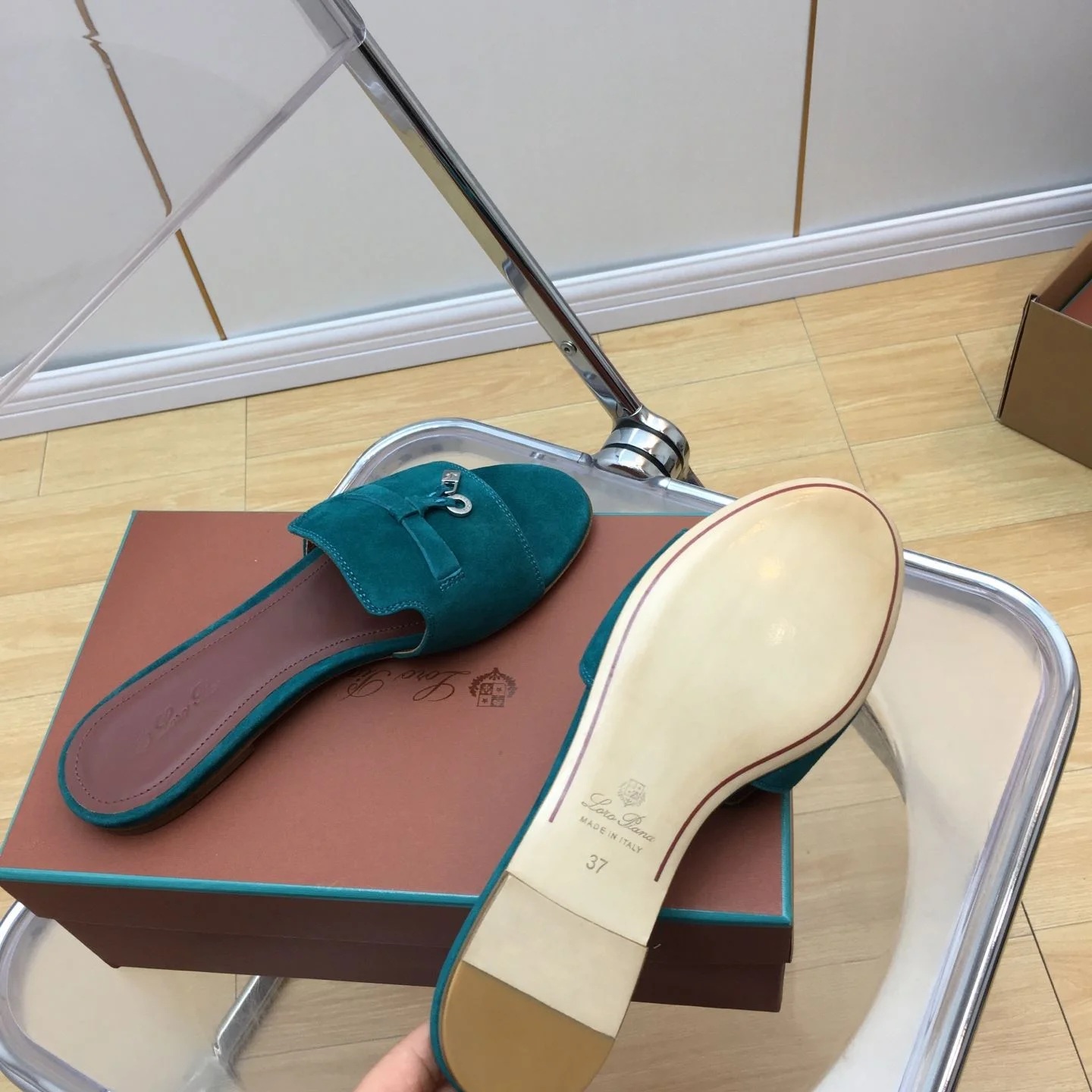Classic Loro Piana Sandals 6173