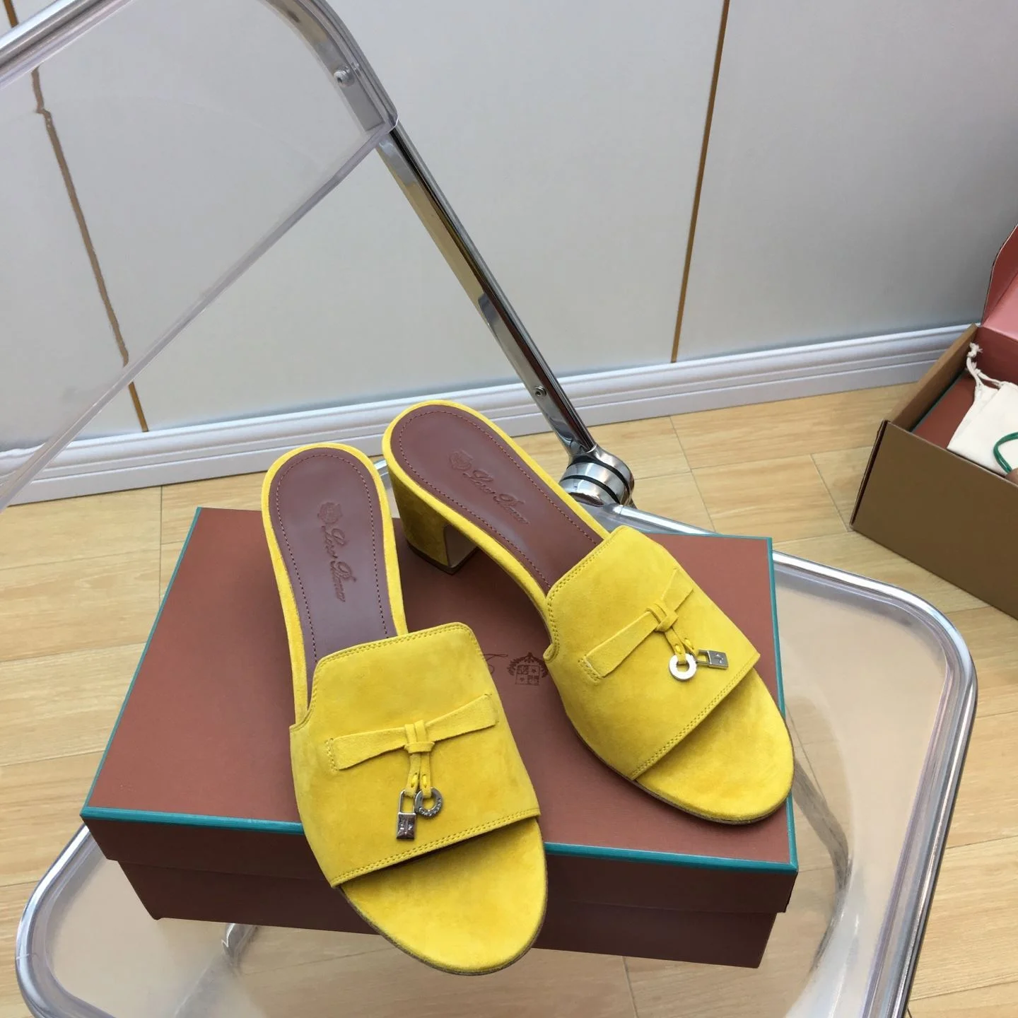UrbanStyle Loro Piana Sandals 6181
