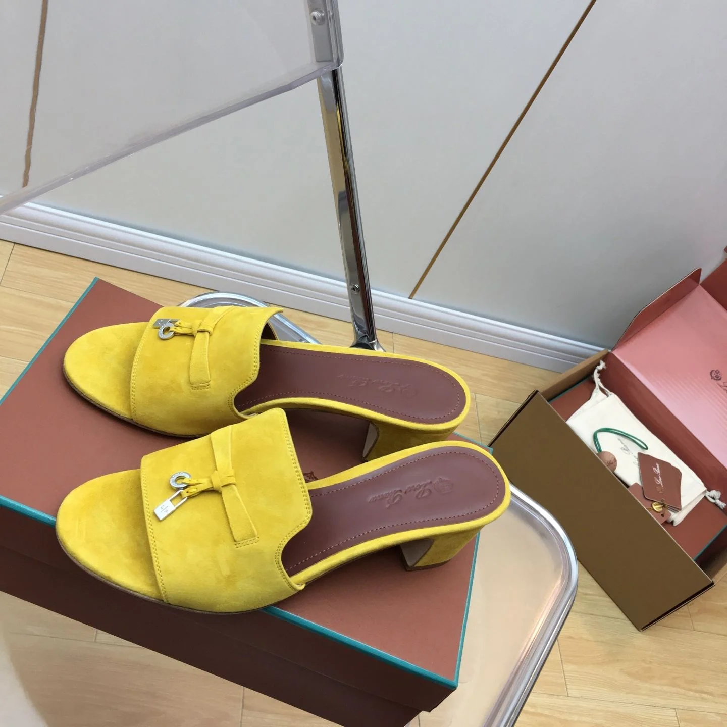 UrbanStyle Loro Piana Sandals 6181