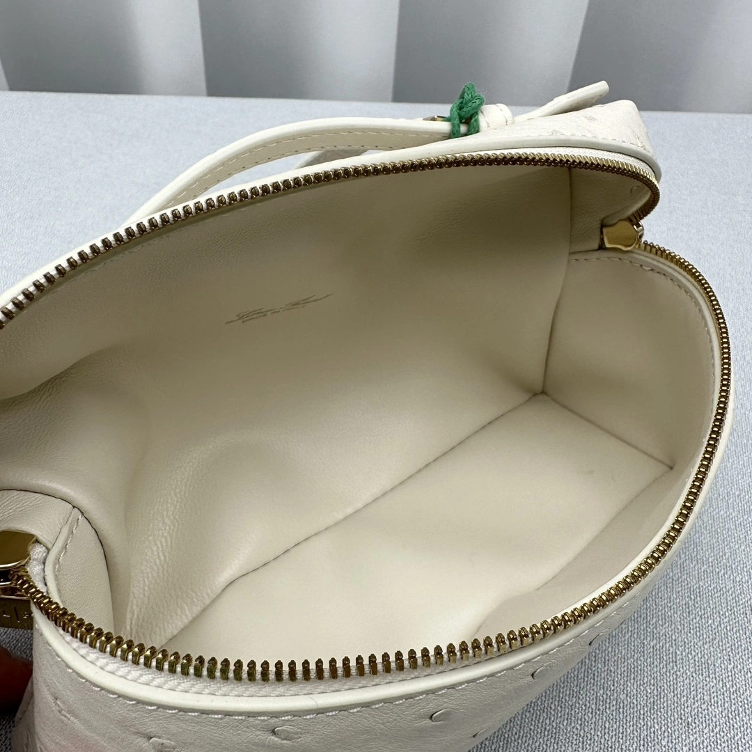Trendsetting Loro Piana Satchel bags 69532