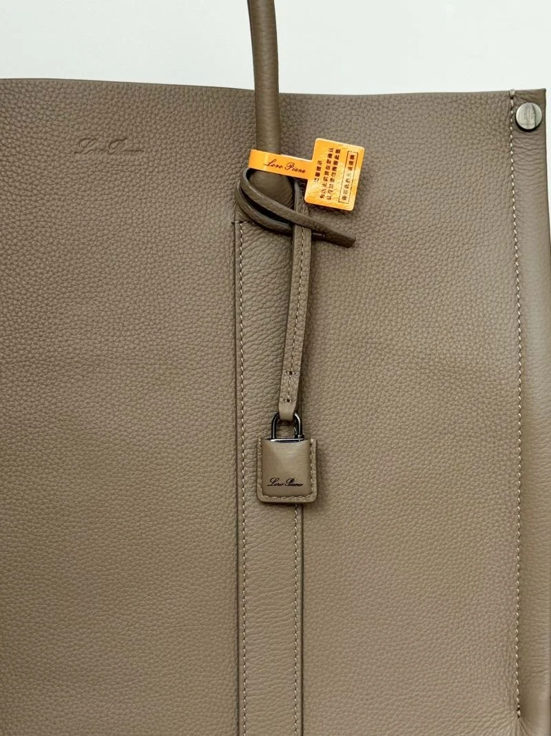 ModernLook Loro Piana Shopping Bags 44161